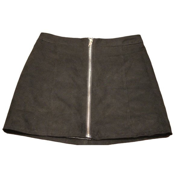 3/$25 🏷 H&M Faux Suede Mini Skirt Size 6 - Picture 1 of 3